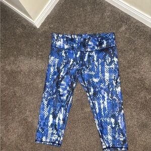 ALO Yoga Blue and White Patterned Yoga Pants